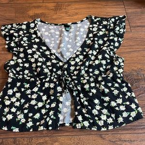 Wild Fable daisy print crop top
